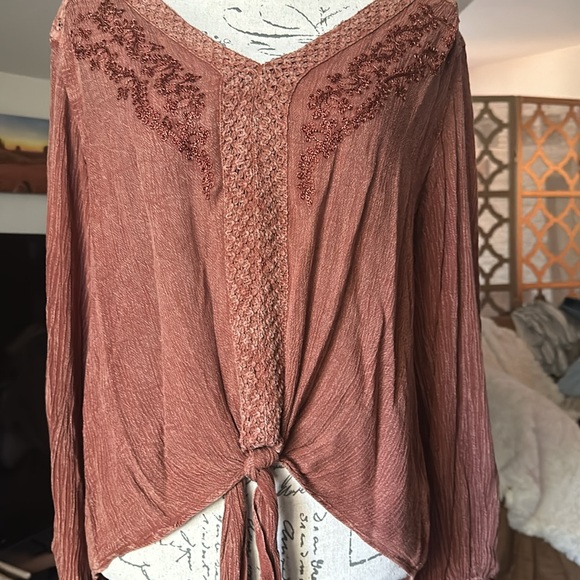 Beautiful Embroidered Blouse - small - Picture 3 of 6